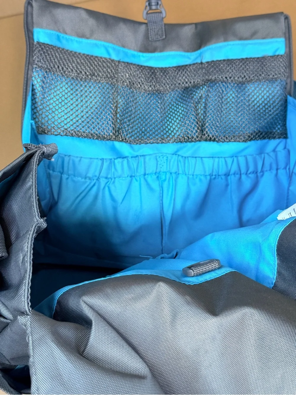 Skip Hop Fit All Access Messenger Diaper Bag in Gray/Turquoise W Changing Pad